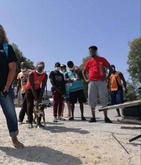 Gemeinsame Aktion mit Flüchtlingen auf Kos