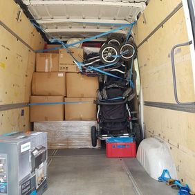 Hilfsgüter im Transporter