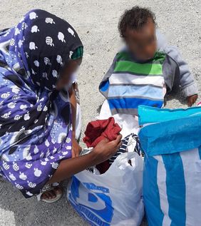 Gespendete Kinderkleidung auf Kos